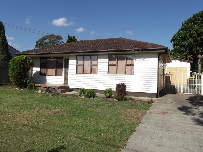 4 Kenny Avenue, Casula NSW 2170