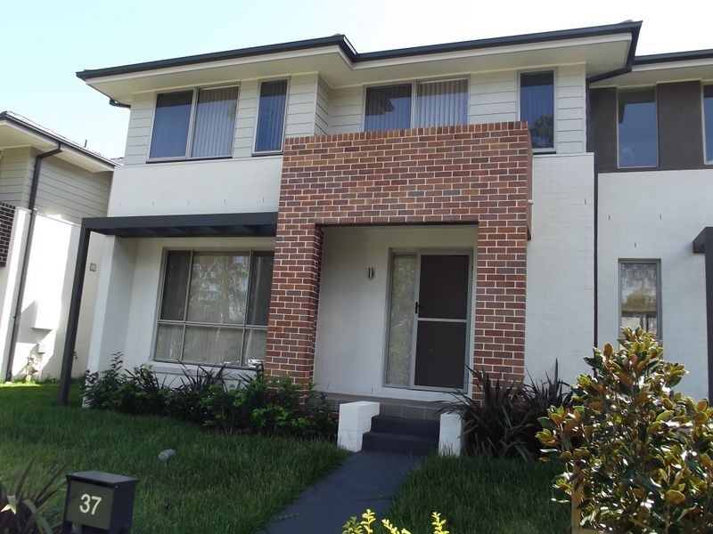 37 Three Bees Drive, Glenfield NSW 2167