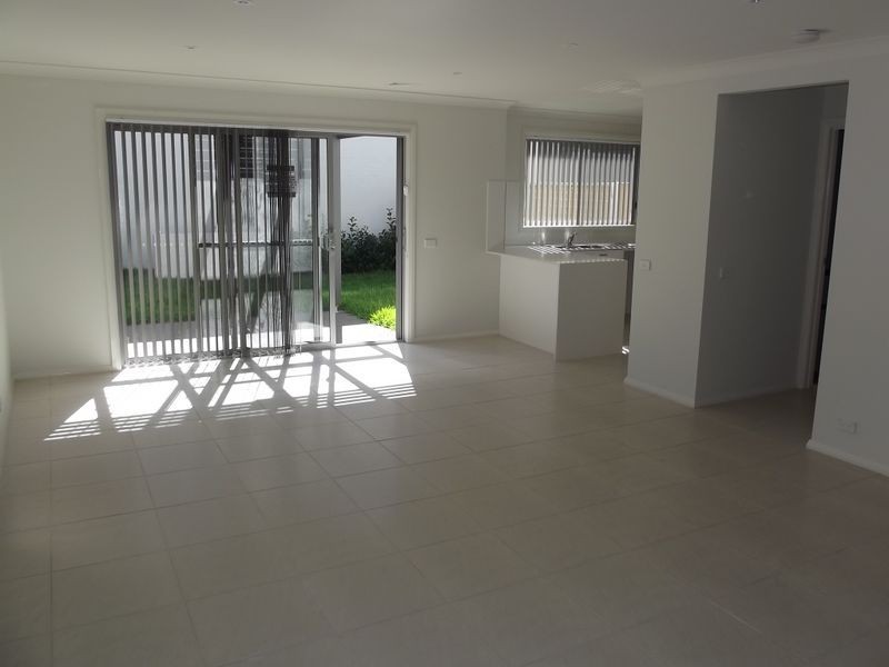 37 Three Bees Drive, Glenfield NSW 2167