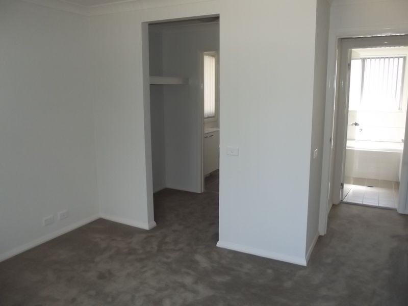 37 Three Bees Drive, Glenfield NSW 2167