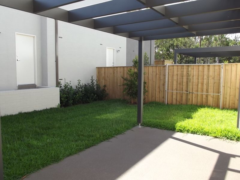 37 Three Bees Drive, Glenfield NSW 2167