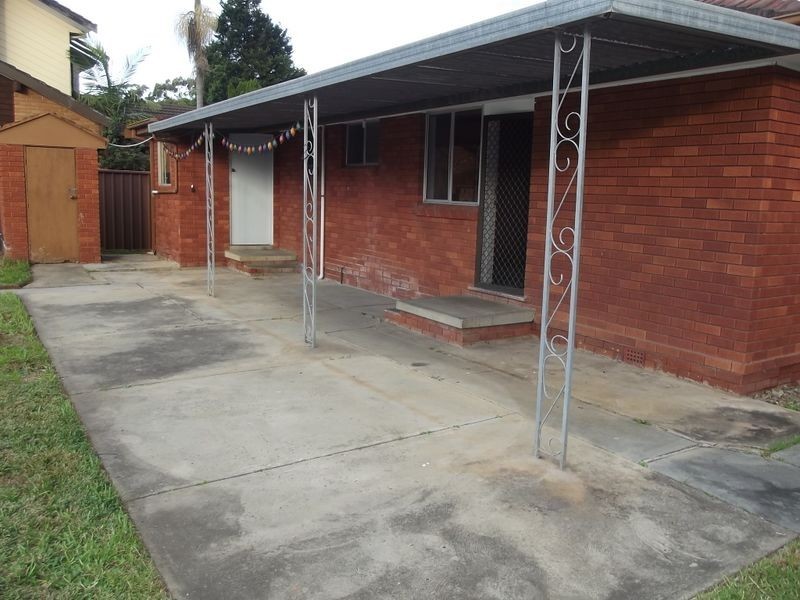 9 Hillcrest Avenue, Moorebank NSW 2170