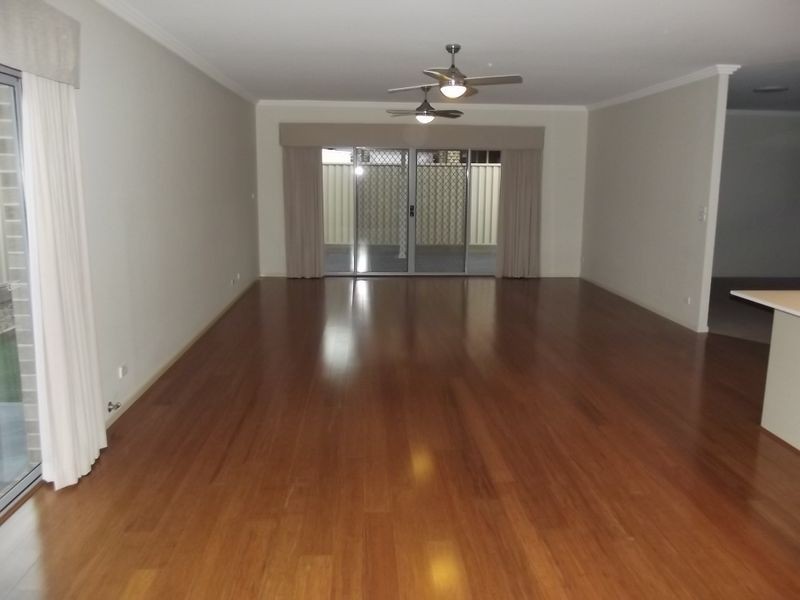 8 Lancaster Street, Gregory Hills NSW 2557