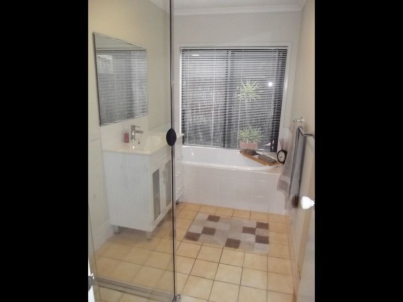 11 Moy Close, Prestons NSW 2170