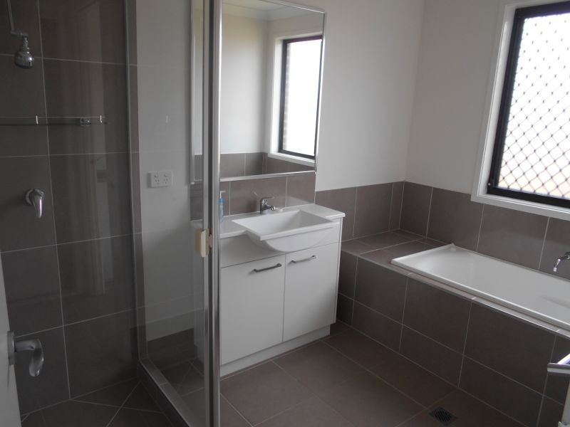 6 Ascot Drive, Currans Hill NSW 2567