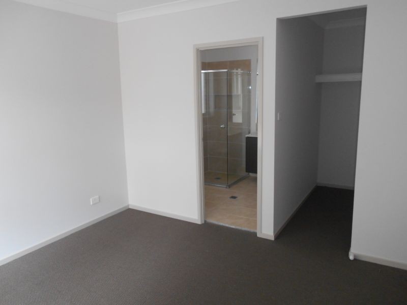 27 Palmer Terrace, Moorebank NSW 2170