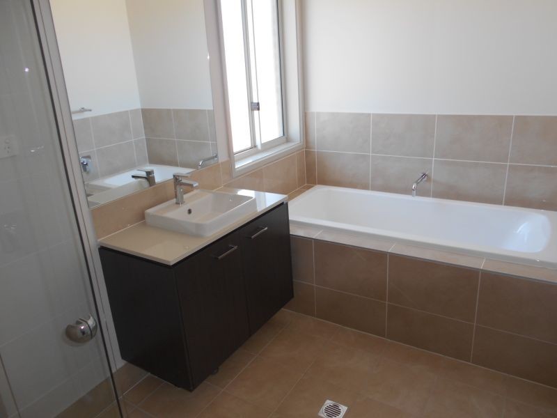 27 Palmer Terrace, Moorebank NSW 2170