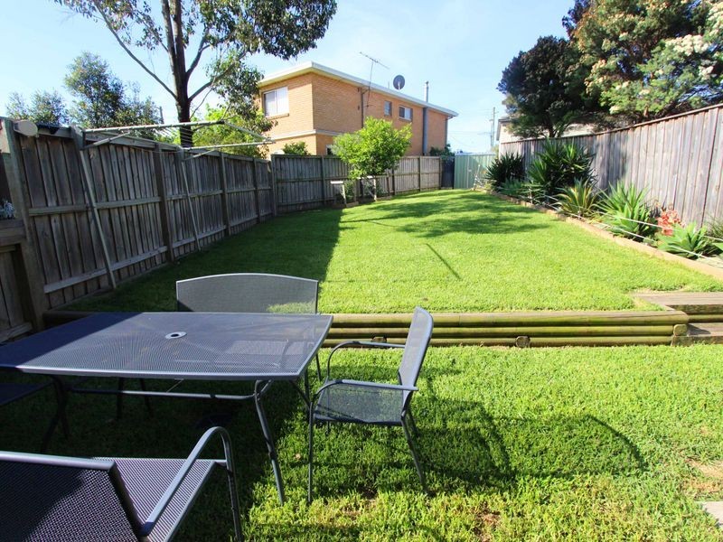 26 Northampton Dr, Glenfield NSW 2167