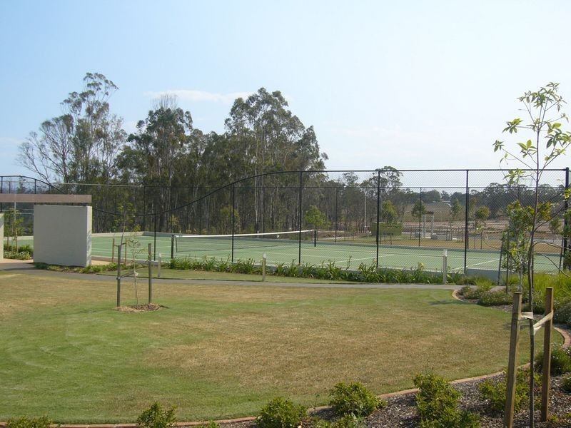 26 Northampton Dr, Glenfield NSW 2167