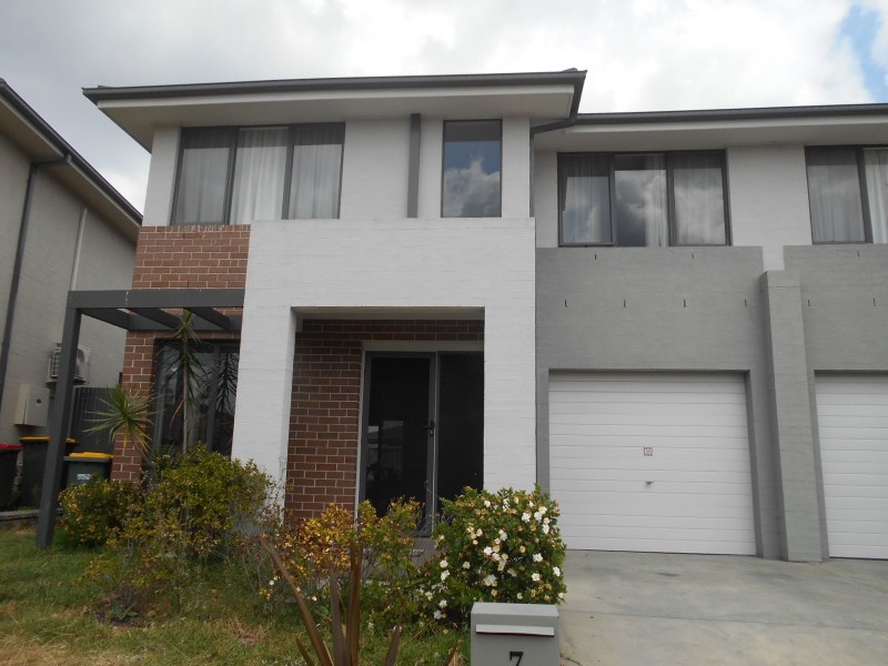 7 Grenada Road, Glenfield NSW 2167