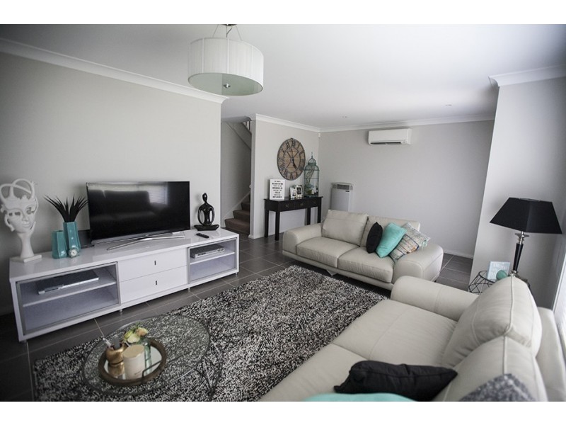 15 Hadlow Avenue, Glenfield NSW 2167