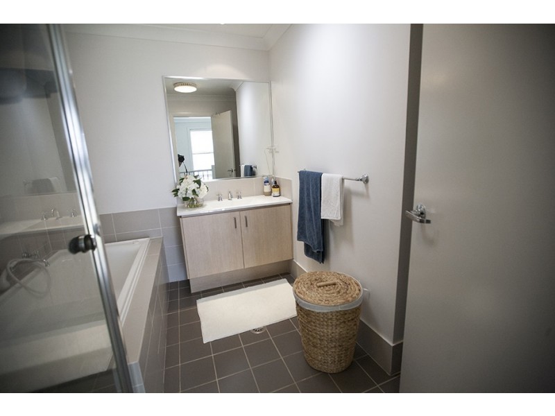 15 Hadlow Avenue, Glenfield NSW 2167