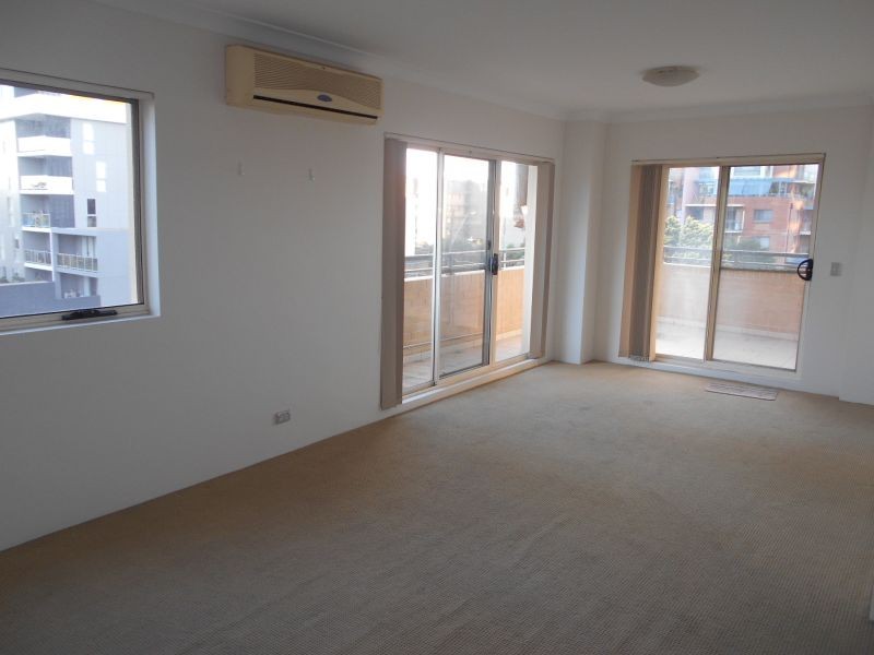 18/8-10 Browne Parade, Warwick Farm NSW 2170