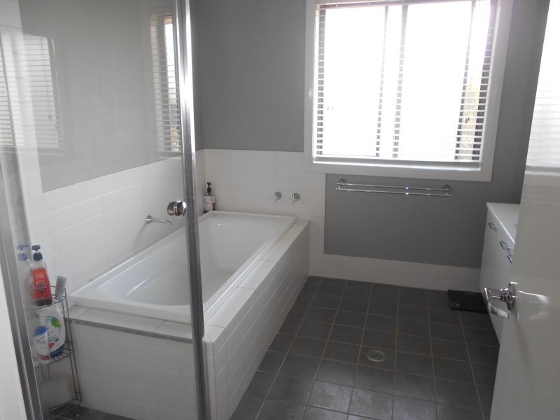 5 Grenada Road, Glenfield NSW 2167