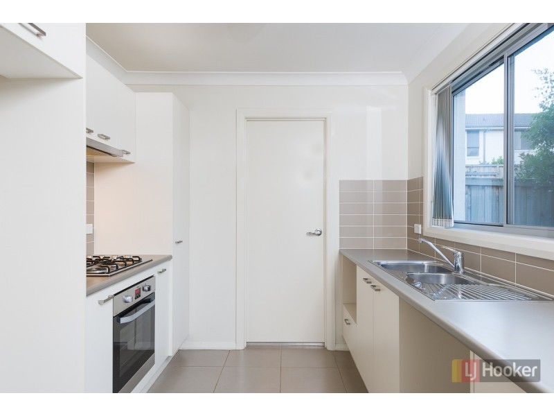 32 Sovereign Circuit, Glenfield NSW 2167
