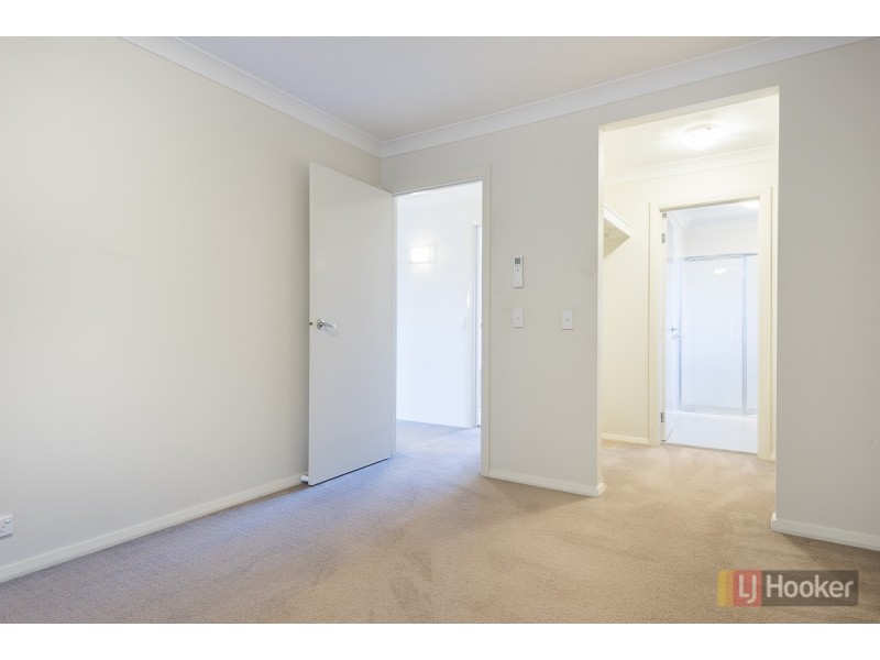32 Sovereign Circuit, Glenfield NSW 2167
