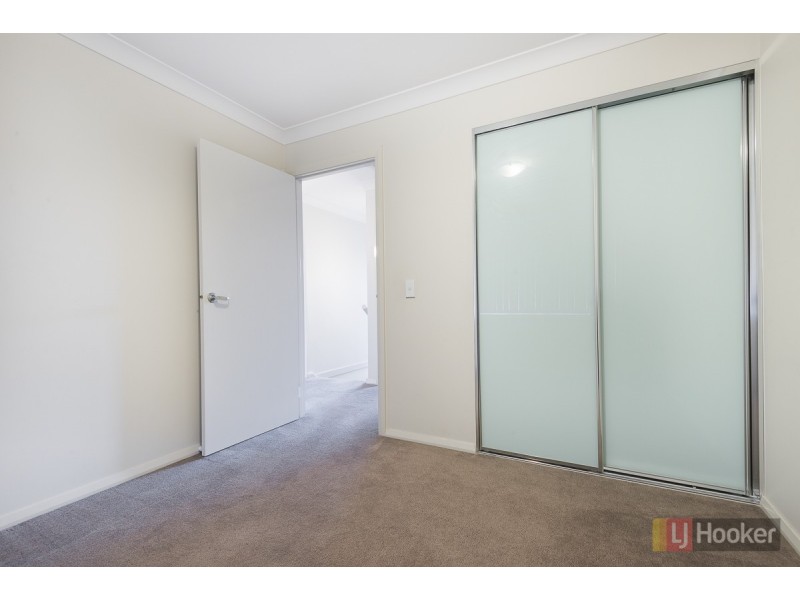 32 Sovereign Circuit, Glenfield NSW 2167