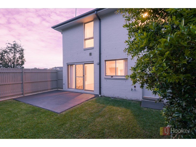 32 Sovereign Circuit, Glenfield NSW 2167