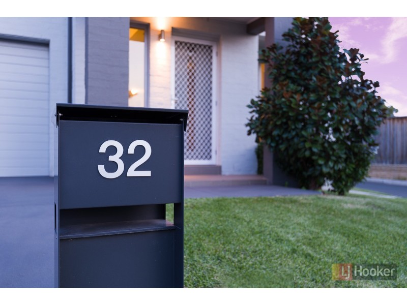 32 Sovereign Circuit, Glenfield NSW 2167