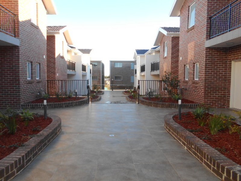 32/10 Old Glenfield Road, Casula NSW 2170