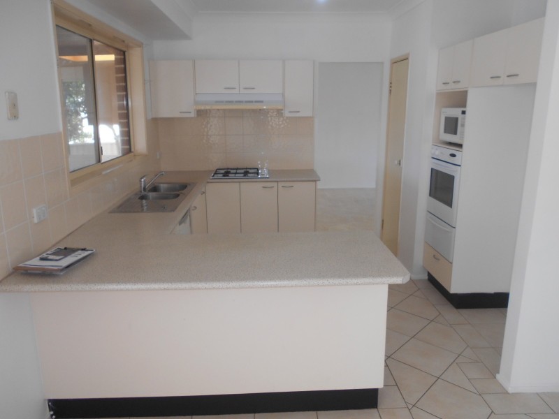 39 Mannow Avenue, West Hoxton NSW 2171