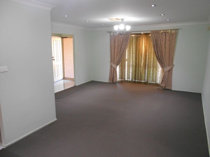 27 Solander Ave, West Hoxton NSW 2171