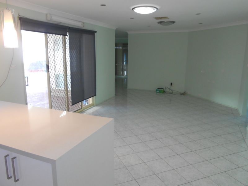 27 Solander Ave, West Hoxton NSW 2171