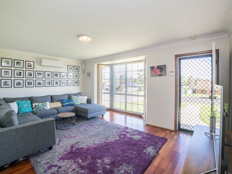 61 Lorenzo Crescent, Rosemeadow NSW 2560