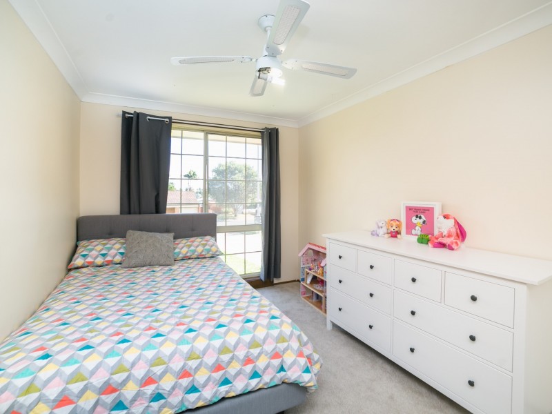 61 Lorenzo Crescent, Rosemeadow NSW 2560