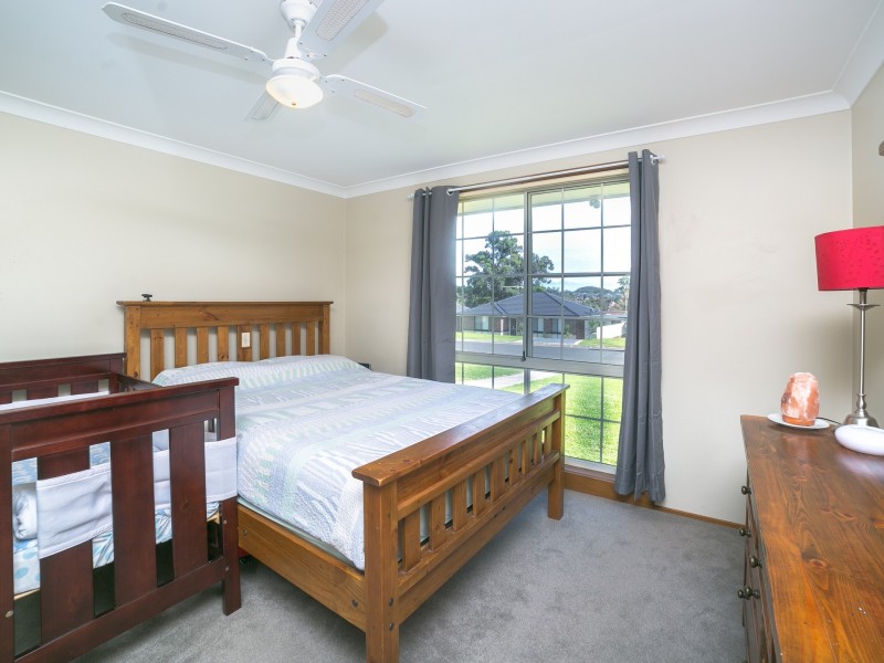 61 Lorenzo Crescent, Rosemeadow NSW 2560