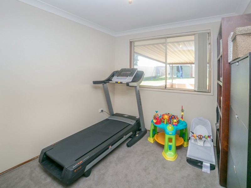 61 Lorenzo Crescent, Rosemeadow NSW 2560