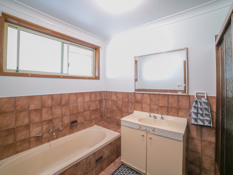 61 Lorenzo Crescent, Rosemeadow NSW 2560