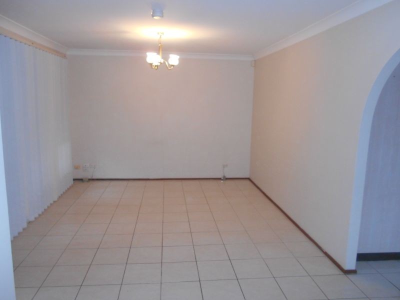 1/5 Nevil Way, Casula NSW 2170