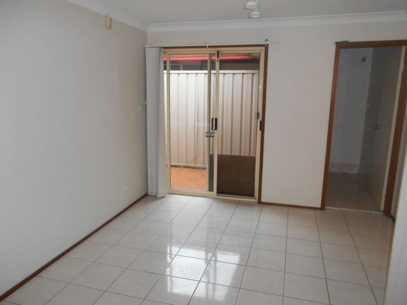 1/5 Nevil Way, Casula NSW 2170