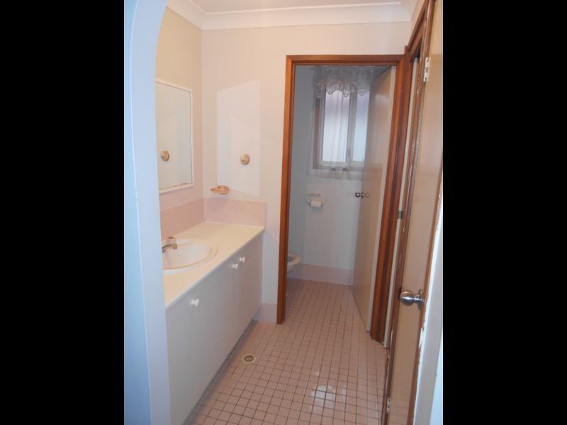 1/5 Nevil Way, Casula NSW 2170