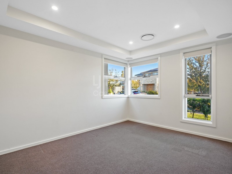 8 Glycine Street, Denham Court NSW 2565