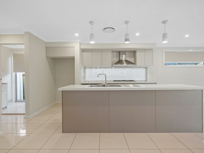8 Glycine Street, Denham Court NSW 2565