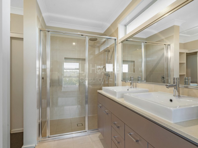 8 Glycine Street, Denham Court NSW 2565