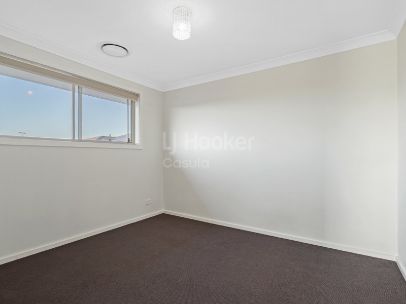 8 Glycine Street, Denham Court NSW 2565