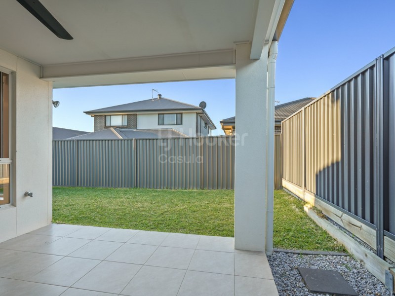 8 Glycine Street, Denham Court NSW 2565