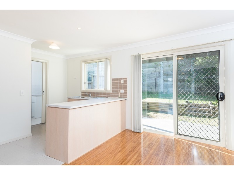 6 Northampton Drive, Glenfield NSW 2167