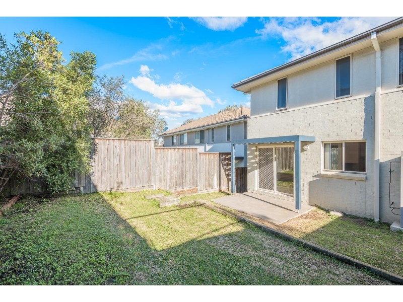 6 Northampton Drive, Glenfield NSW 2167