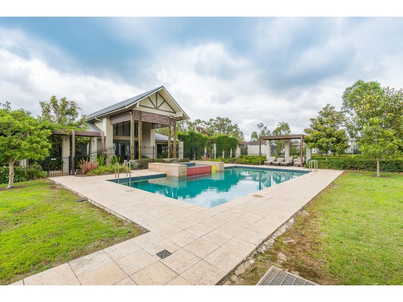 6 Northampton Drive, Glenfield NSW 2167