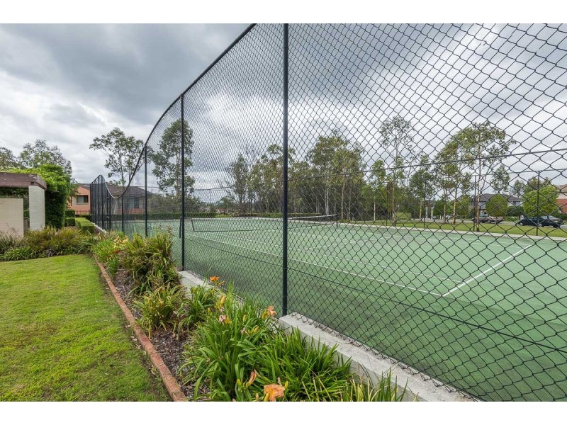 6 Northampton Drive, Glenfield NSW 2167