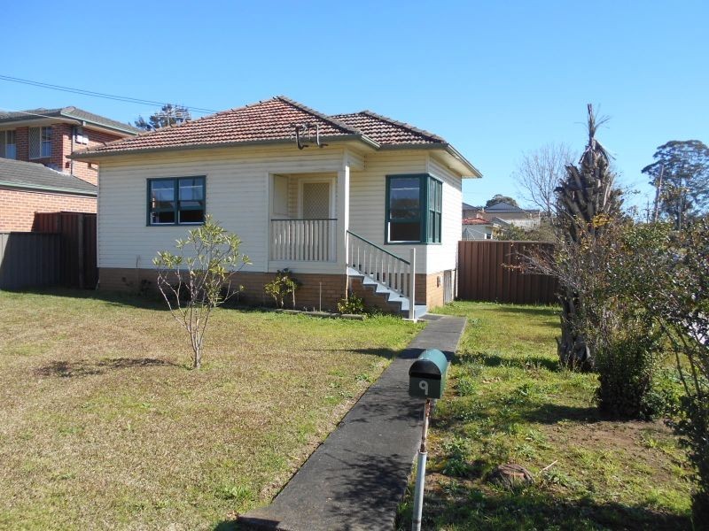 9 Canberra Avenue, Casula NSW 2170