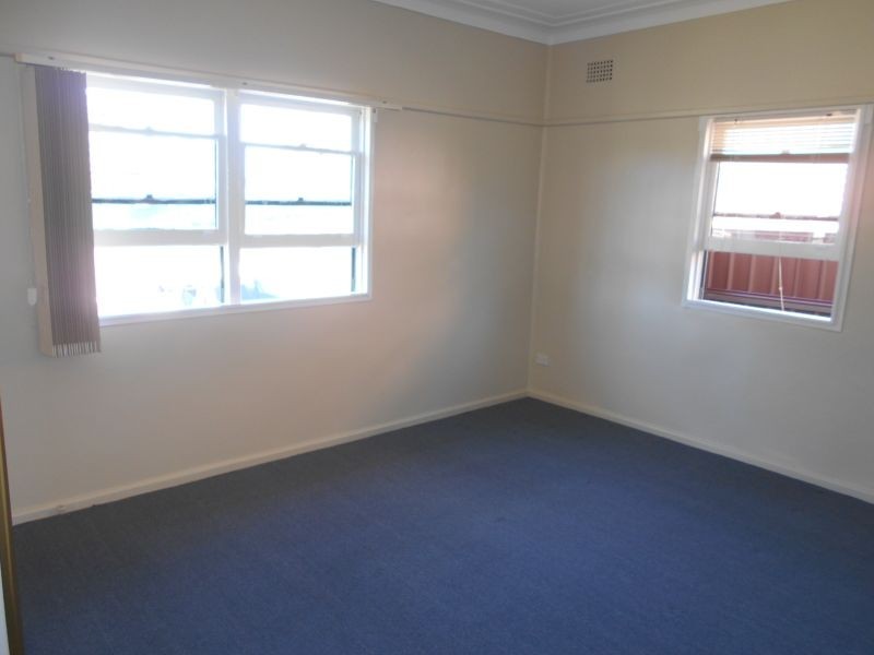 9 Canberra Avenue, Casula NSW 2170