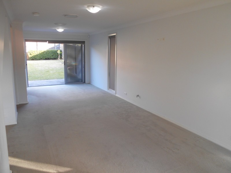 20 Eleanor Drive, Glenfield NSW 2167