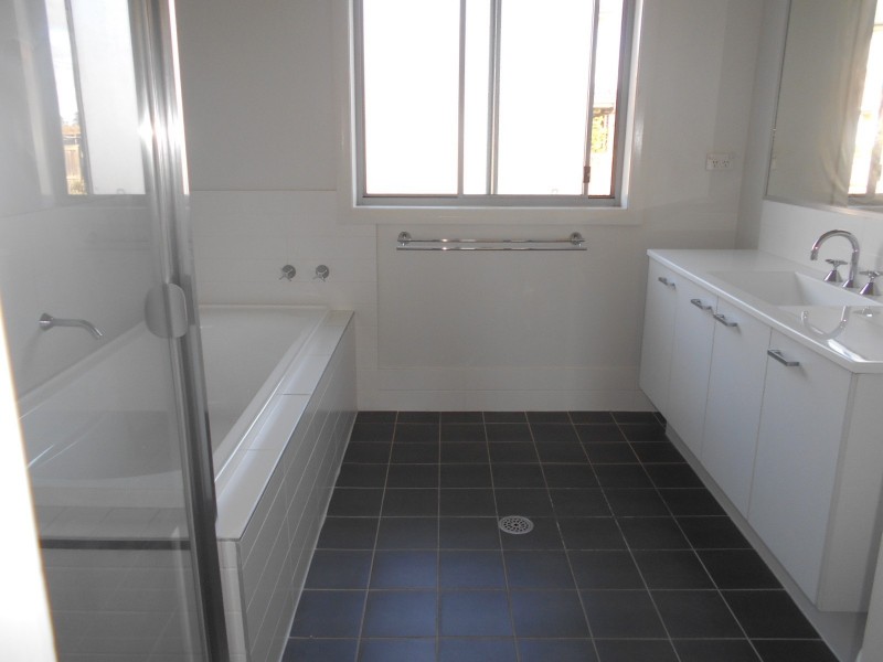 20 Eleanor Drive, Glenfield NSW 2167