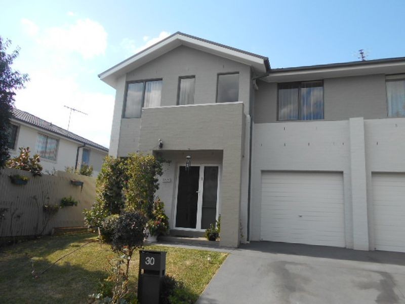 30 Sovereign Circuit, Glenfield NSW 2167