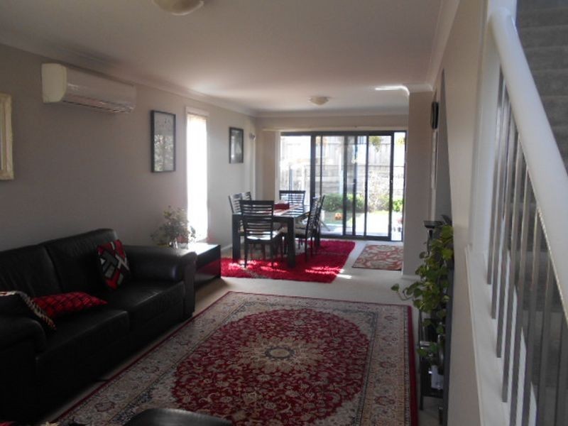 30 Sovereign Circuit, Glenfield NSW 2167